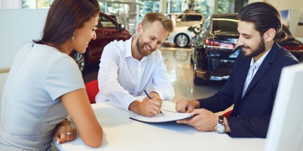 Entenda por que indicar o seguro auto ao seu cliente